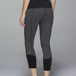 LULULEMON Runday Crop Parallel Black and White Stripe Luxtreme Leggings size 4